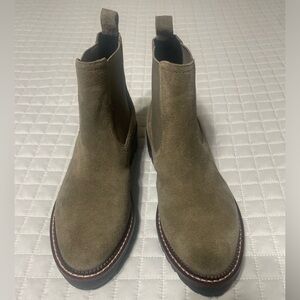 CASLON Water Resistant CNMiller Size 6M Booties
